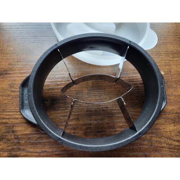 Pampered Chef 2418 Black Mango Wedger w/Stainless Steel Blades & Cover - Picture 4 of 8